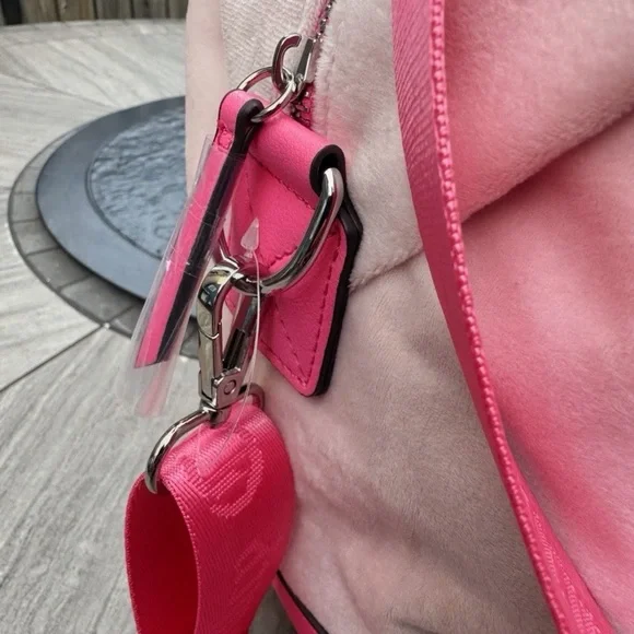 Juicy Couture Cream Canvas Travel Bag with Hot Pink Trim - Picture 6 of 10